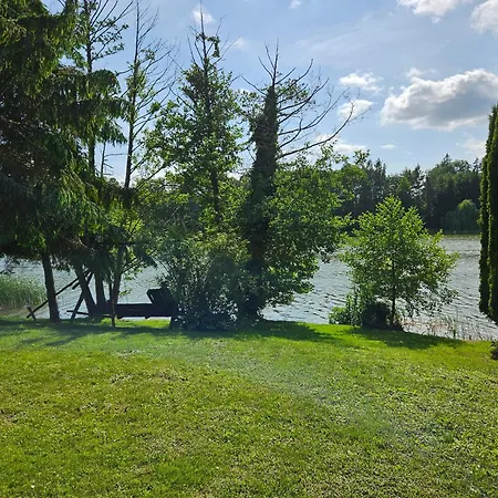 Nad Jeziorem Holiday home Milki