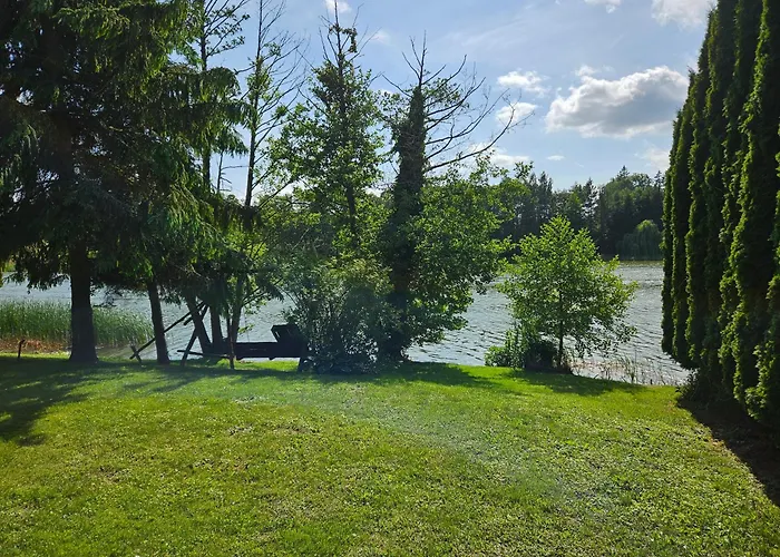 Nad Jeziorem Holiday home Milki